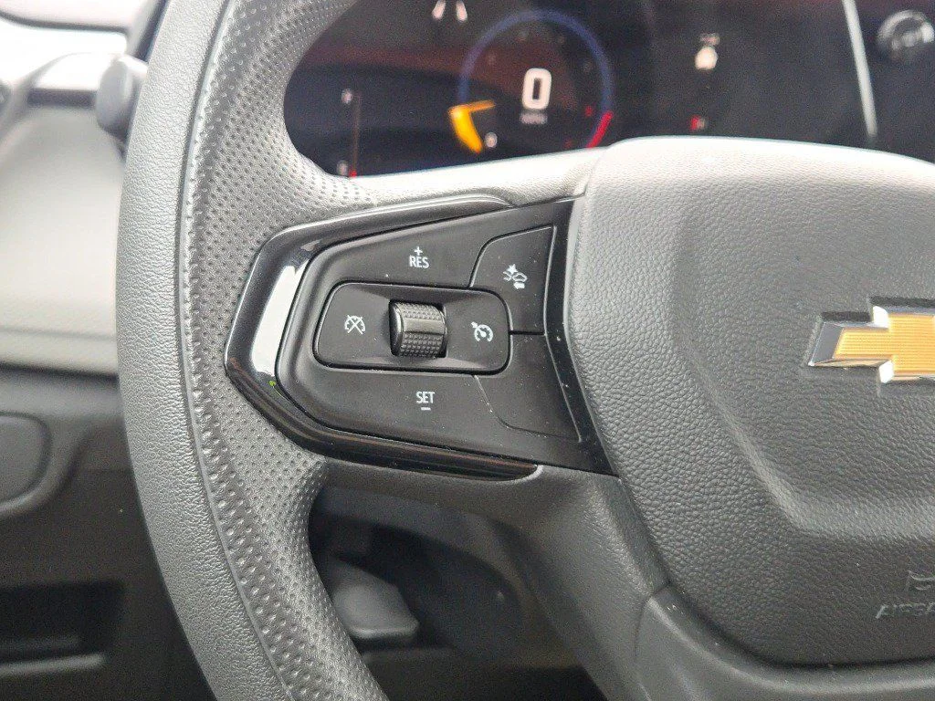 Used 2025 Summit White Chevrolet LT image 27