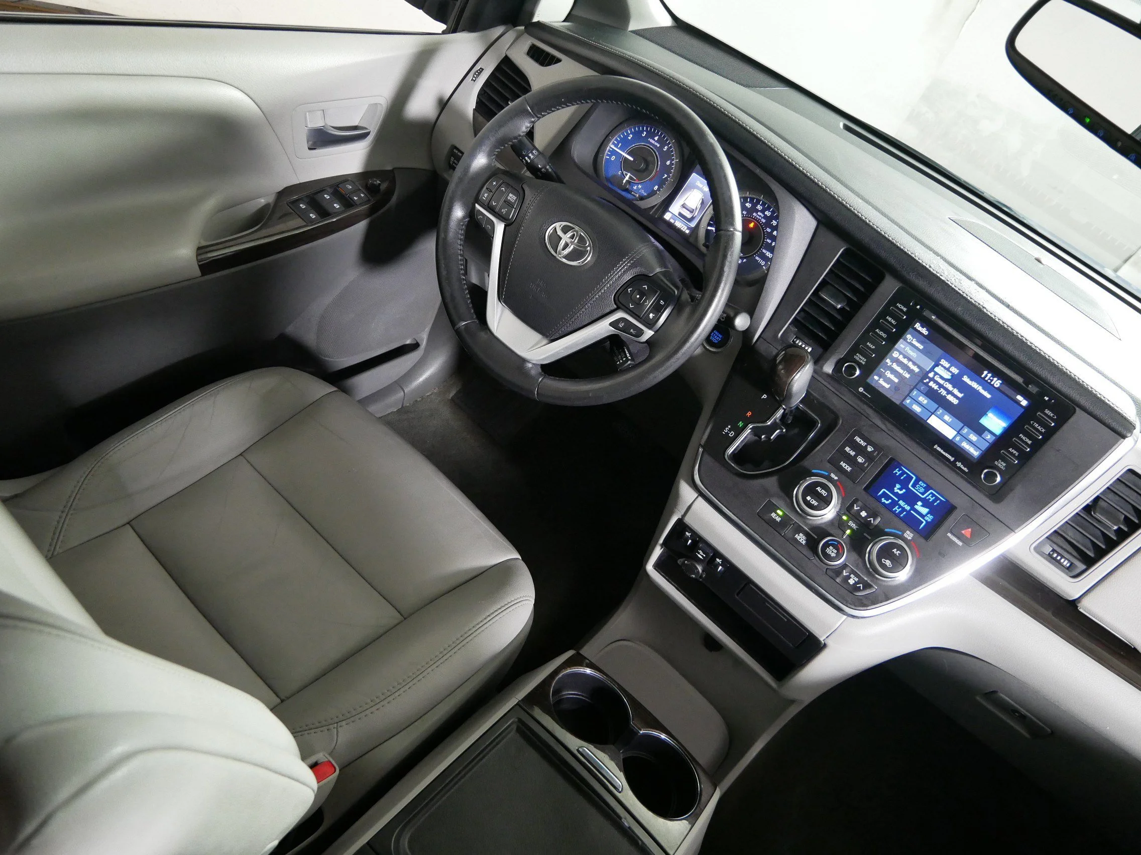 Used 2018 Parisian Night Pearl Toyota XLE image 9