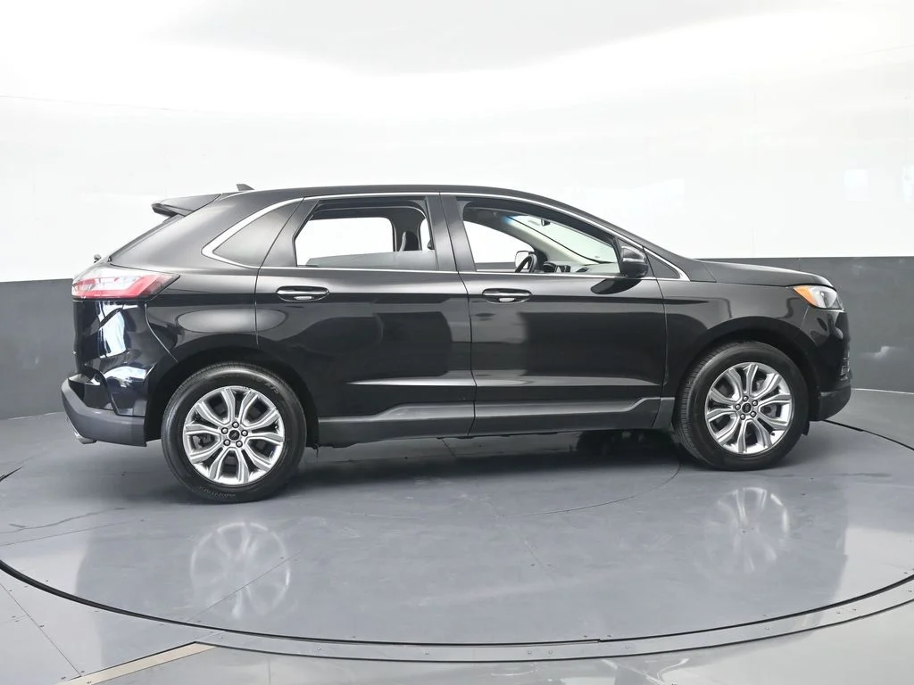 Used 2024 Black Metallic Ford Titanium image 7