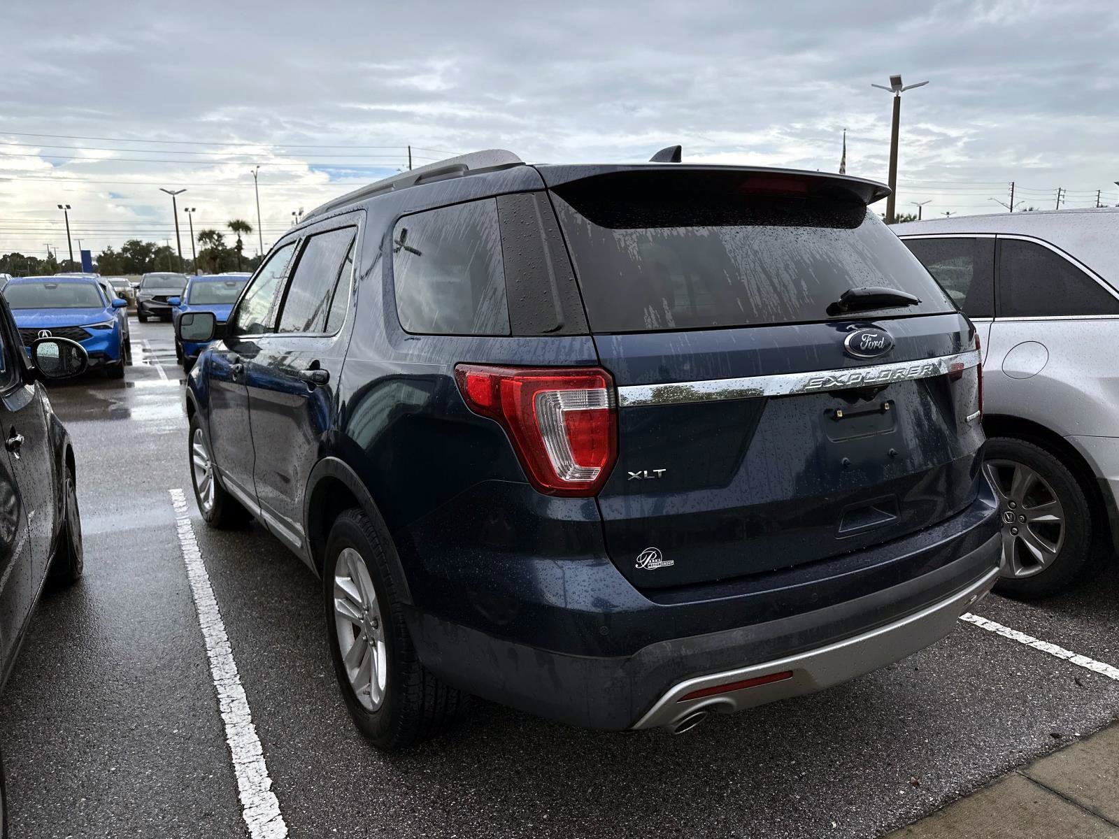 Used 2016 Blue Jeans Metallic Ford XLT image 2
