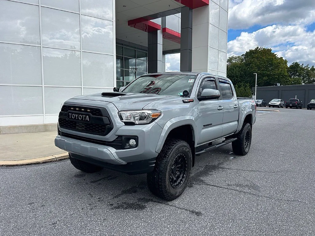 Used 2018  Toyota TRD Sport image 2