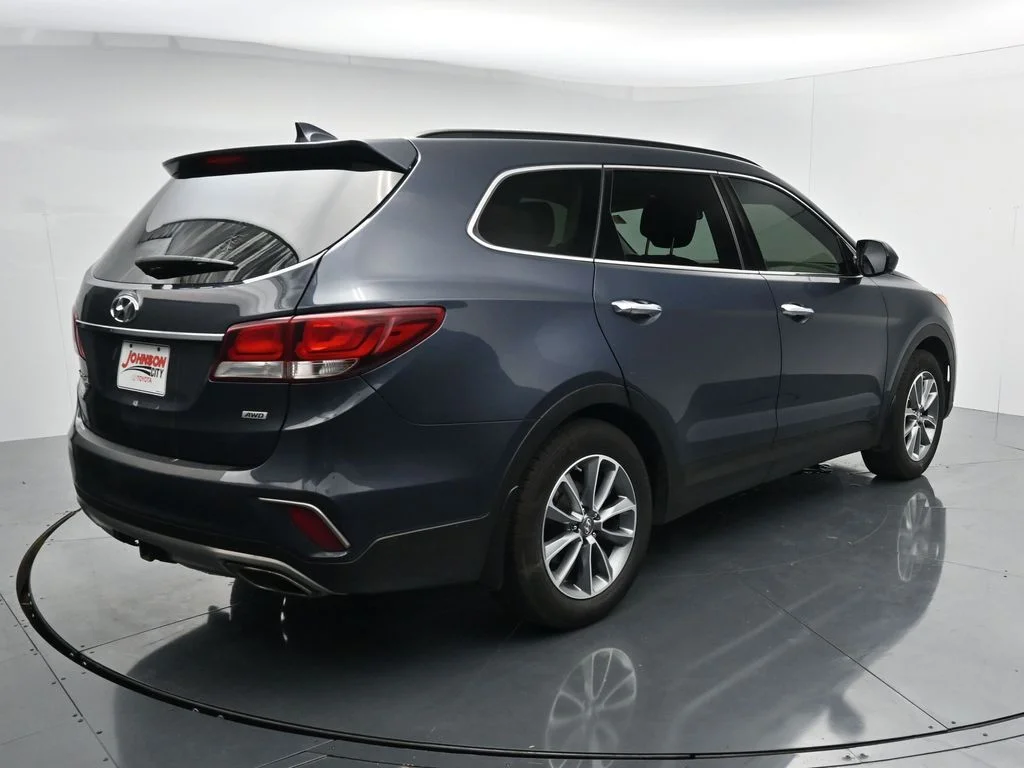 Used 2019 Blue Hyundai SE image 7