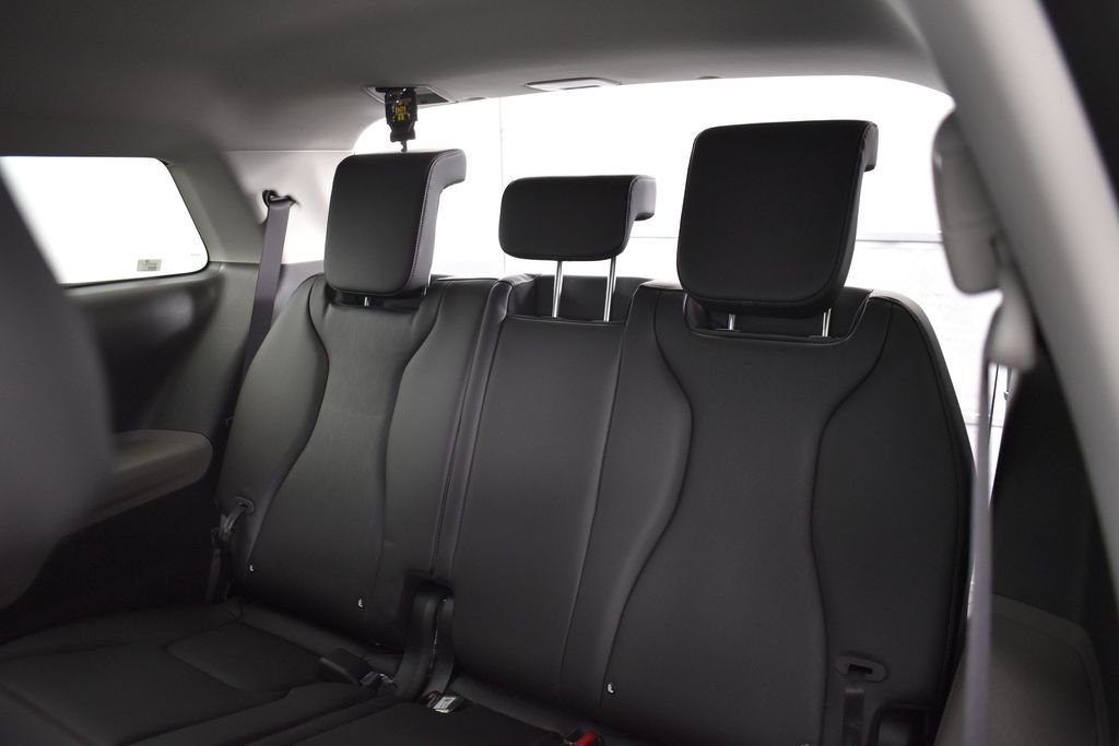 New 2026 Snow White Pearl Kia LXS image 18