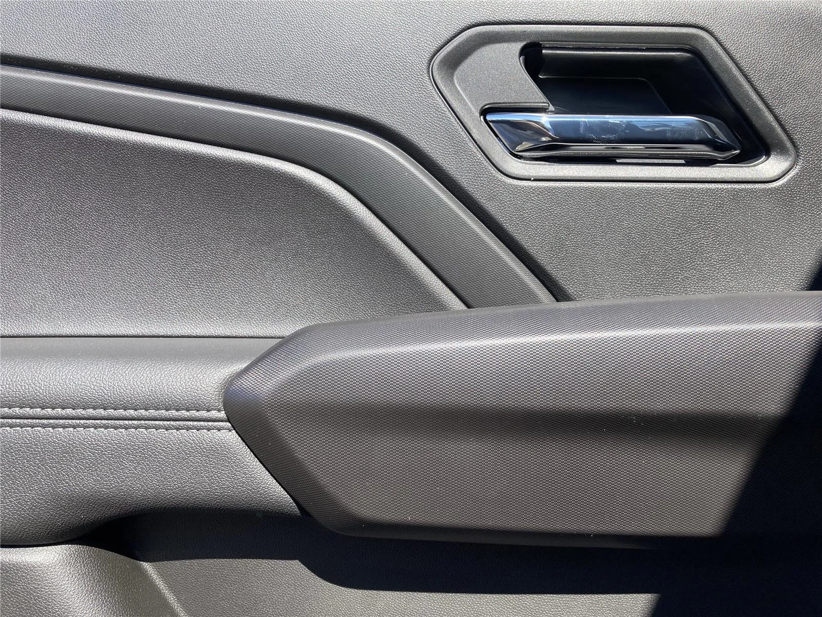 New 2026 Onyx Black GMC Elevation image 29