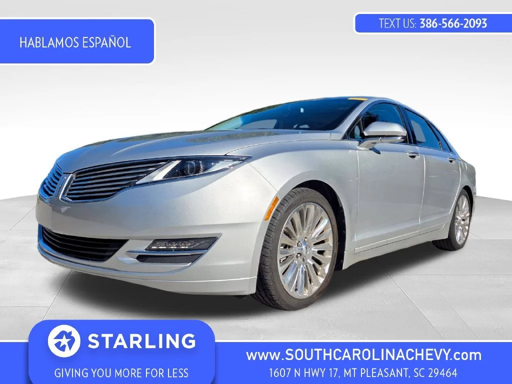 Used 2013  Lincoln 4dr Sdn FWD image 1