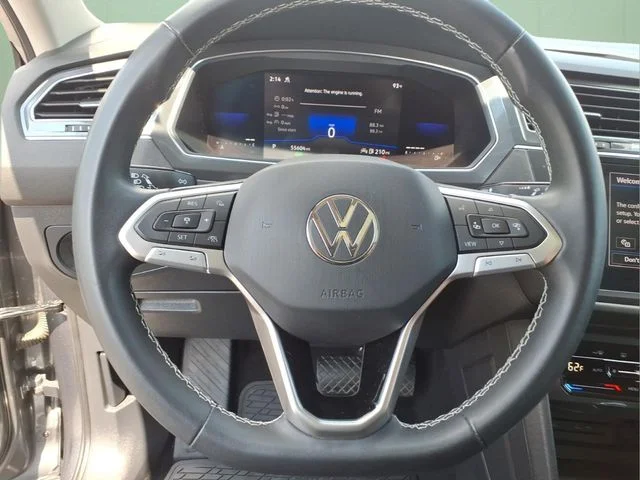 Used 2022  Volkswagen 2.0T SE image 19