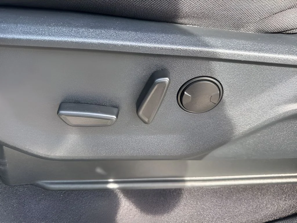 Used 2024 Gray Ford XLT image 10