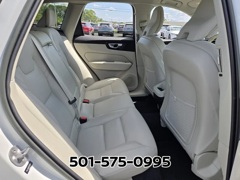 Used 2023 Crystal White Metallic VOLVO B5 AWD PLUS BRIGHT THEME image 17