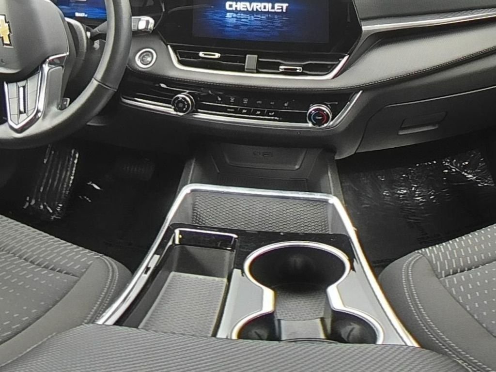 Used 2025 White Chevrolet LT image 21