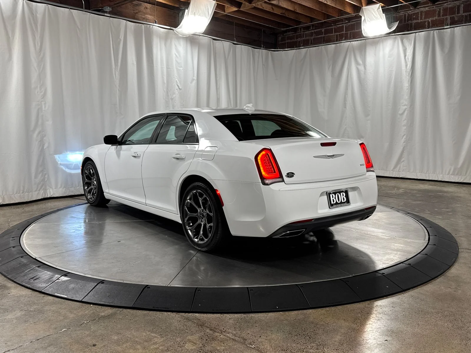Used 2018 Bright White Clearcoat Chrysler Touring image 7