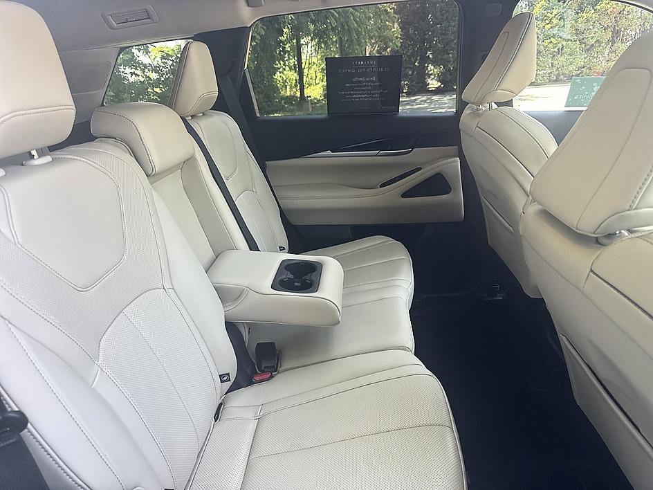 Used 2025 Glacier White INFINITI PURE image 20