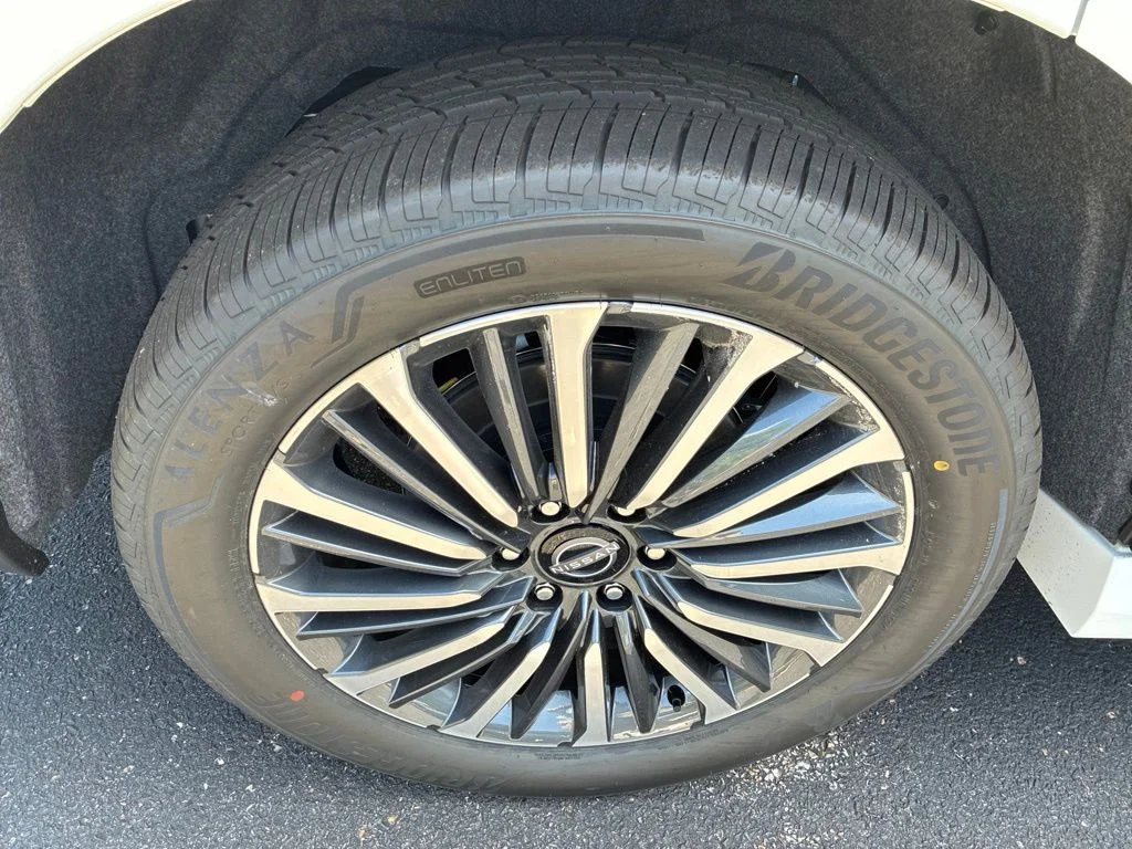 New 2026 Everest White TriCoat / Super Black Two-tone Nissan Platinum Reserve image 28