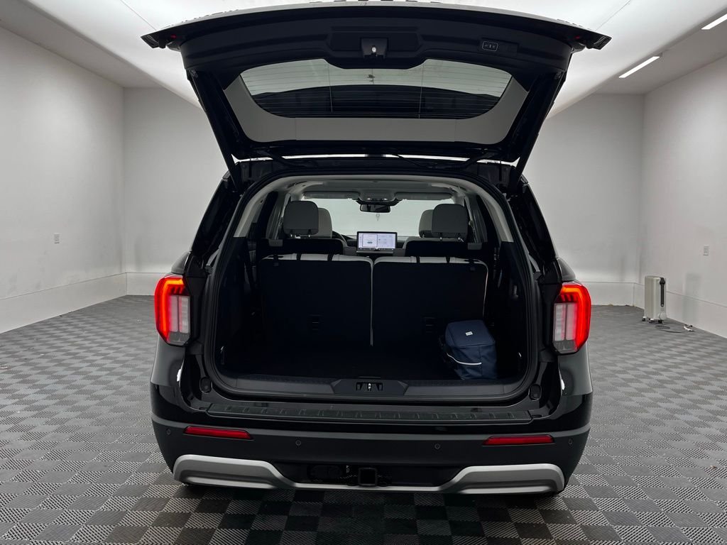 New 2026 Black Ford Platinum image 12