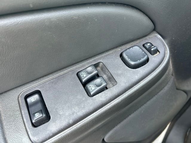 Used 2004 White Chevrolet LS image 12