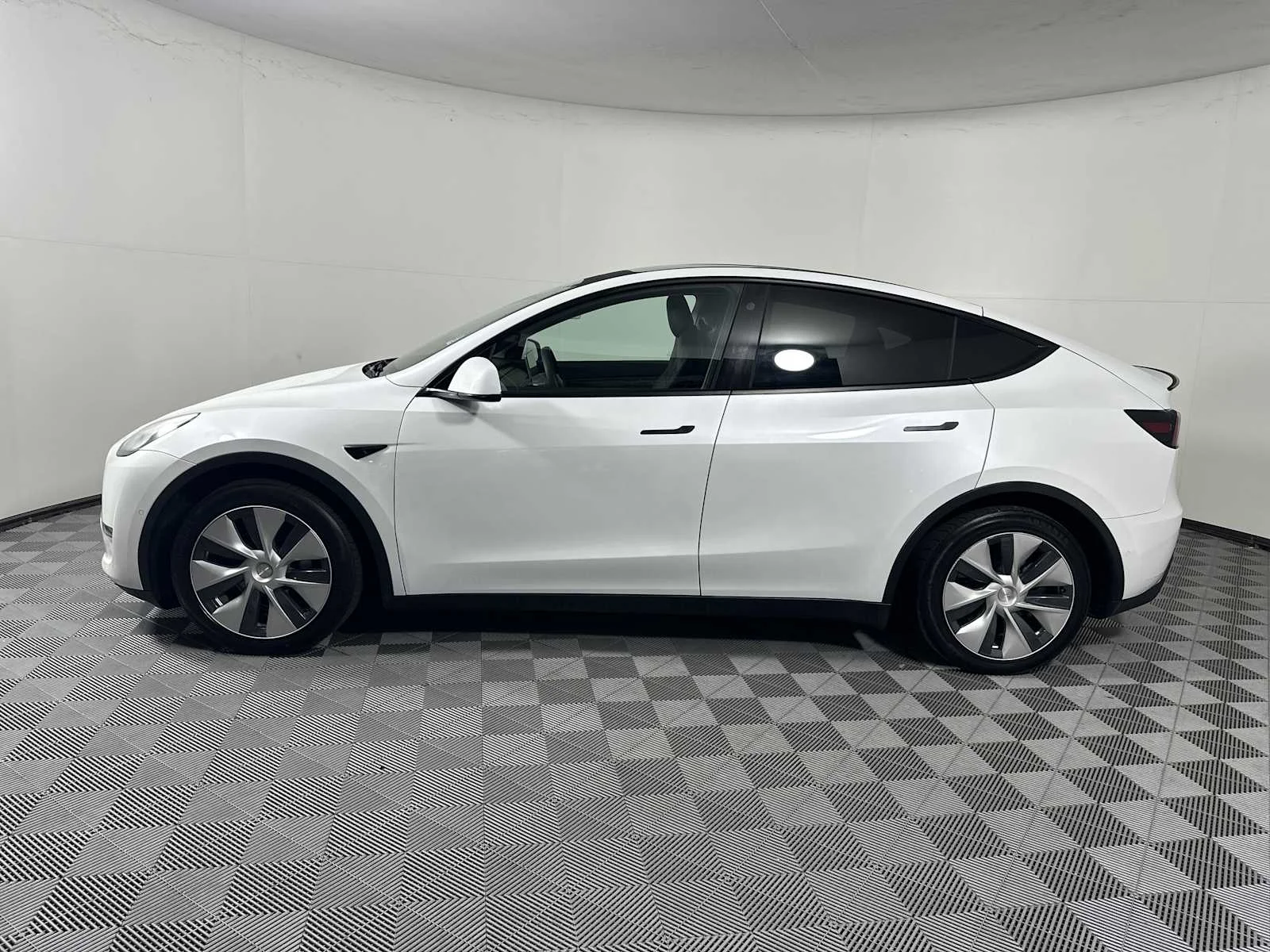 Used 2021 Pearl White Multi Tesla Long Range image 4