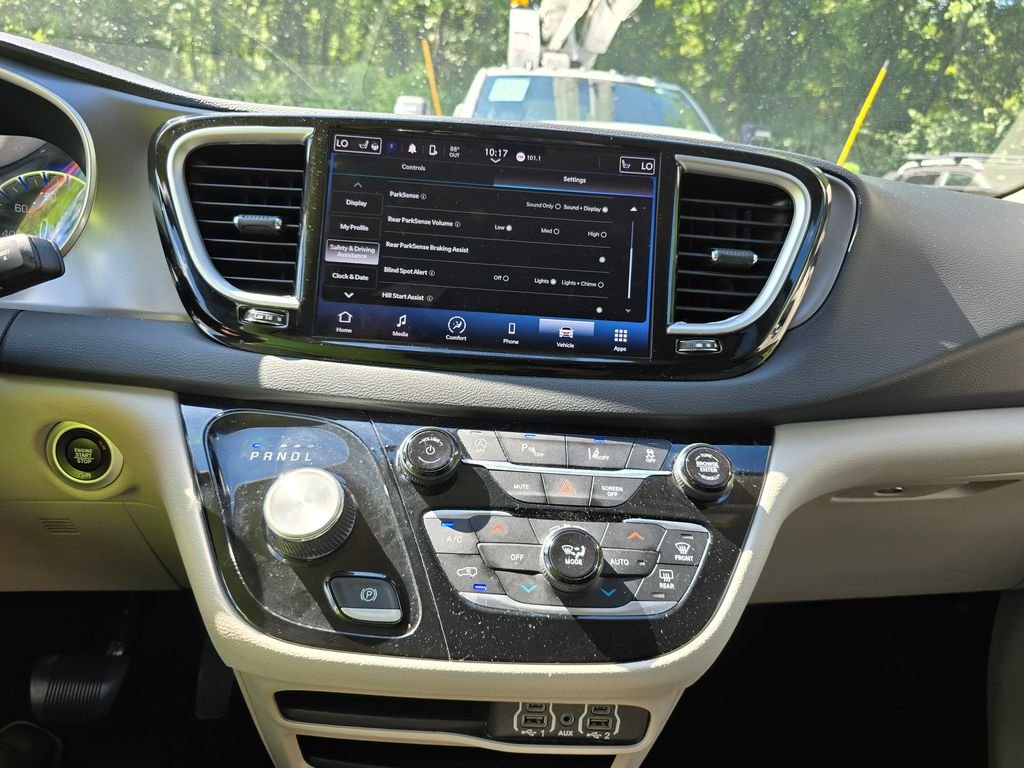 Used 2023 Black Chrysler Touring L image 22