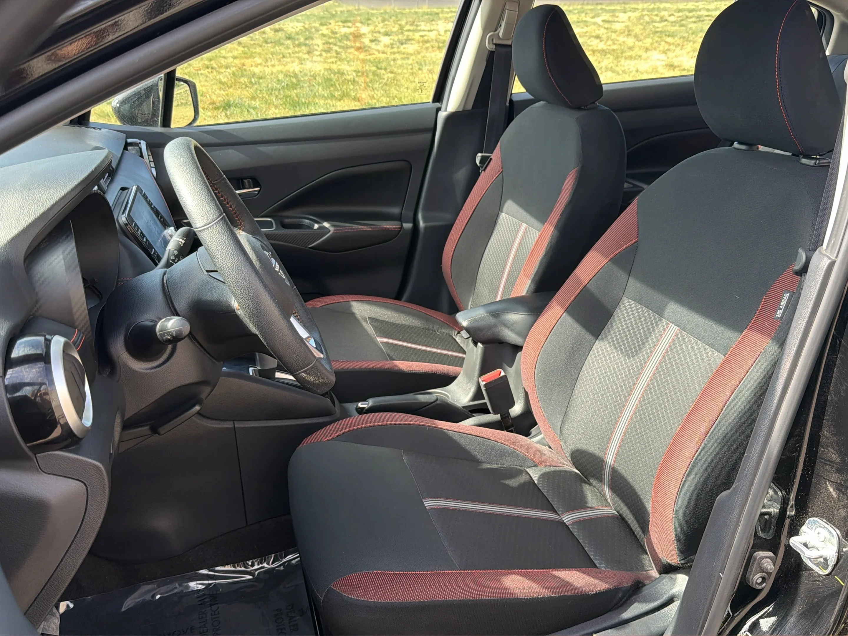 2025 Nissan Versa Sedan SR - Photo 10