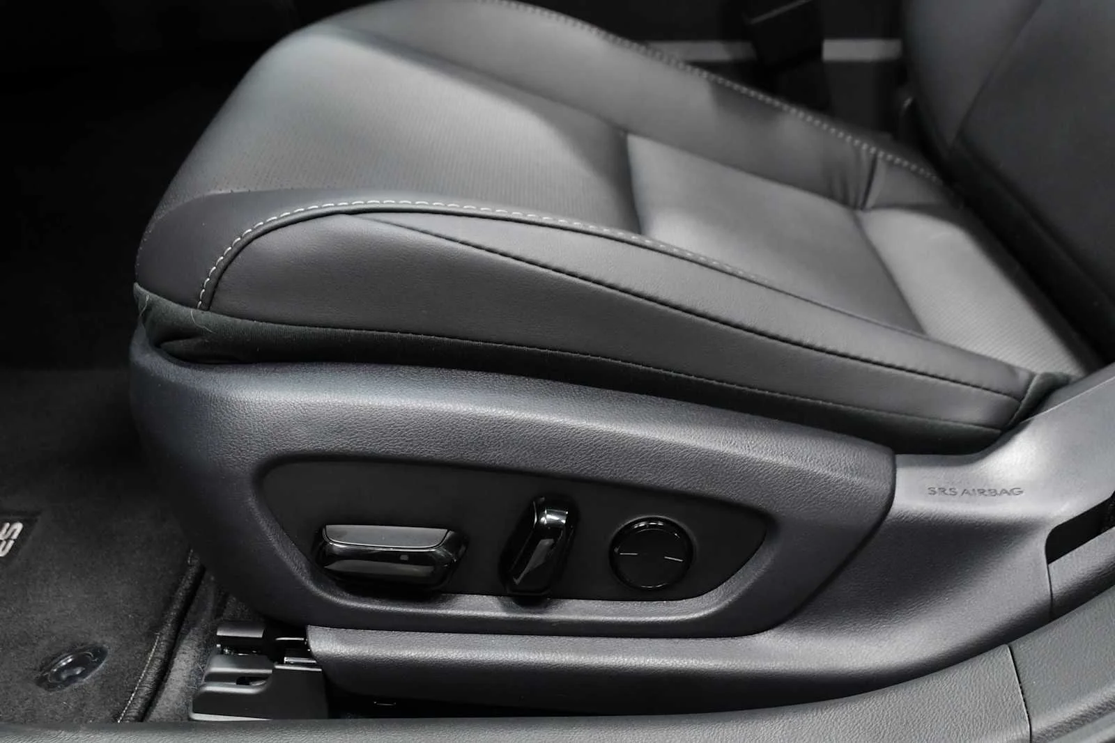 Used 2025 Iridium Lexus  image 16