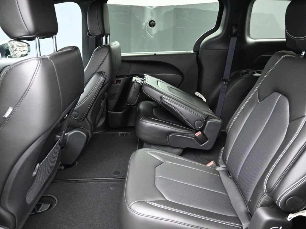 2026 Chrysler Pacifica Select - Photo 14