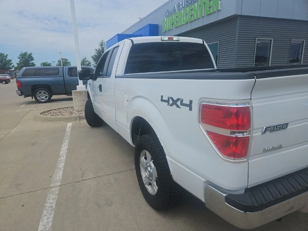 Used 2010 White Ford XL image 2