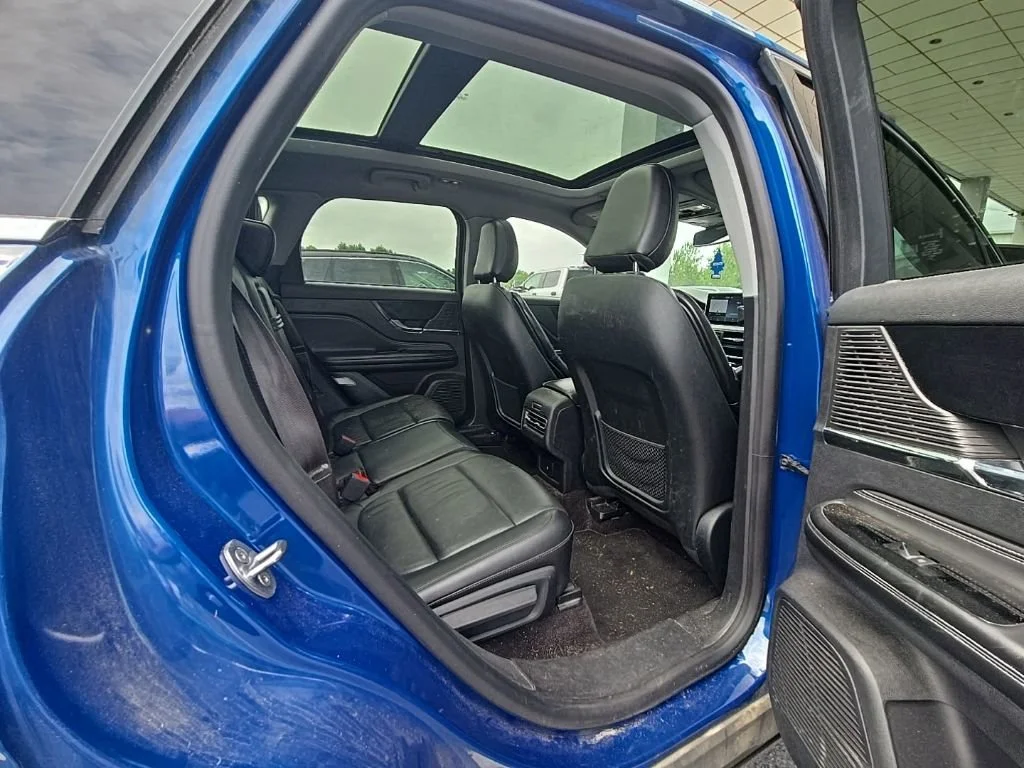 Used 2021 Artisan Blue Lincoln Standard image 13