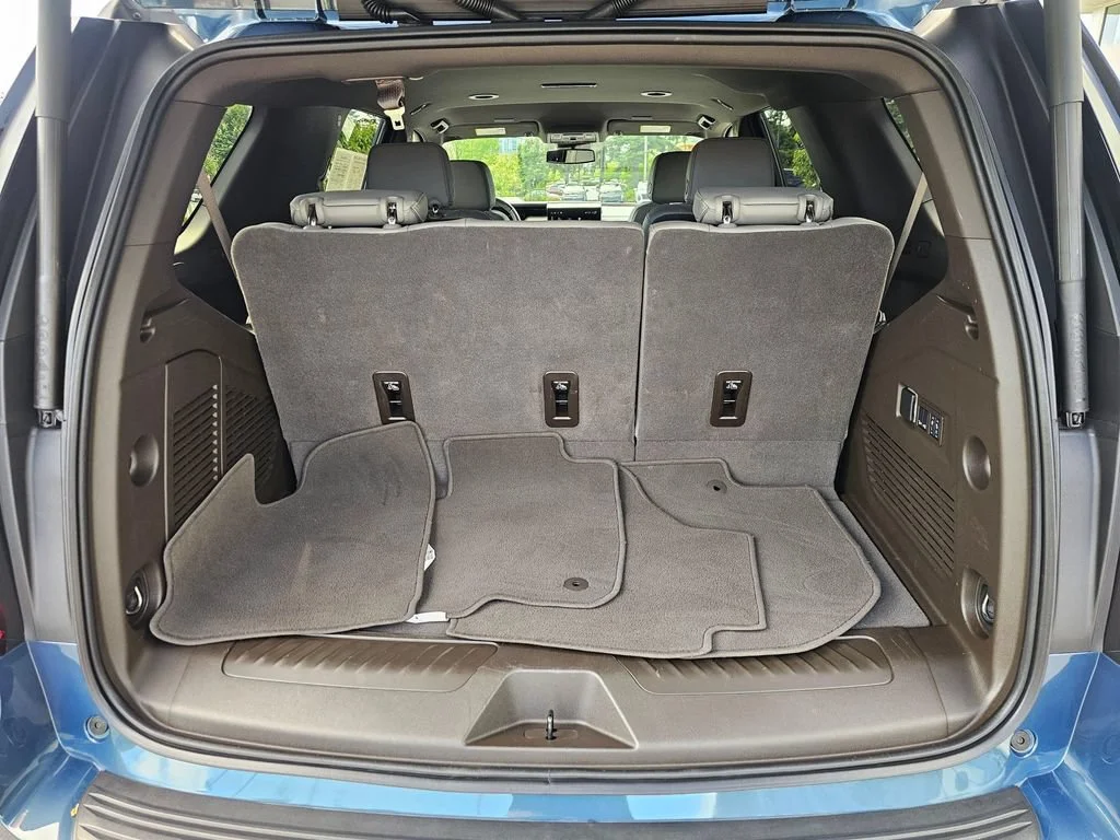 Used 2025 Downpour Metallic GMC Elevation image 14