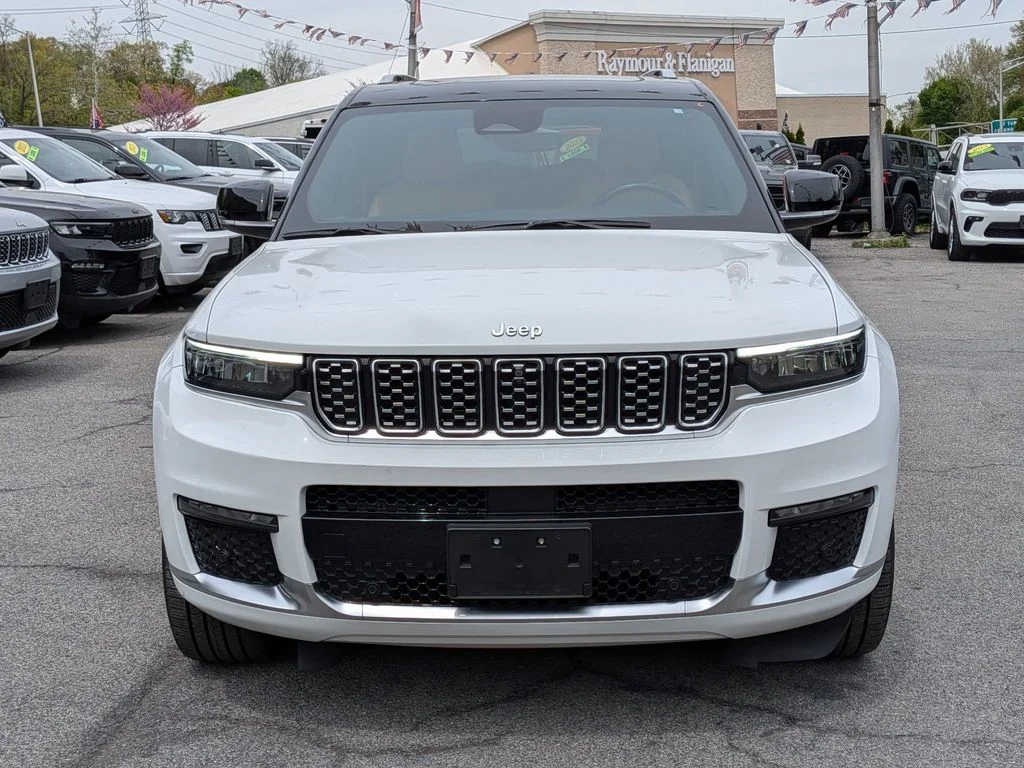 Used 2023 White Jeep Summit image 3
