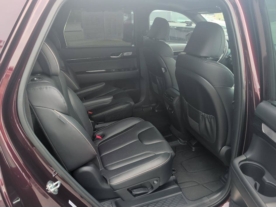Used 2025 Sierra Burgundy Hyundai Calligraphy image 13