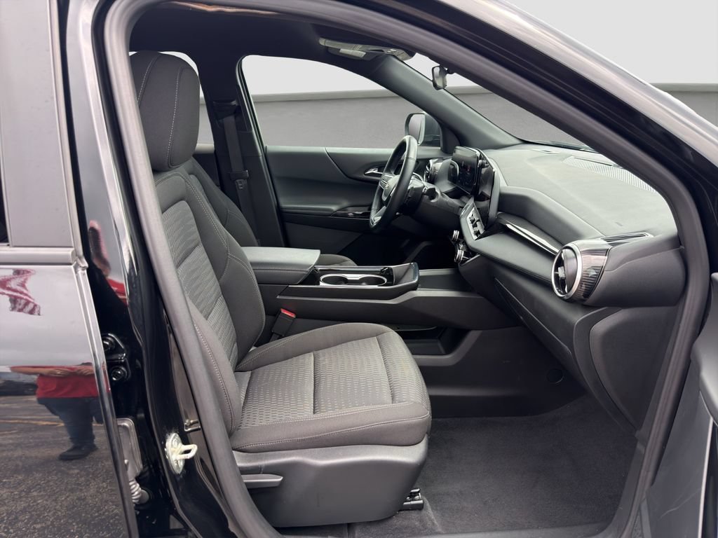 Used 2025 Mosaic Black Metallic Chevrolet LT image 18