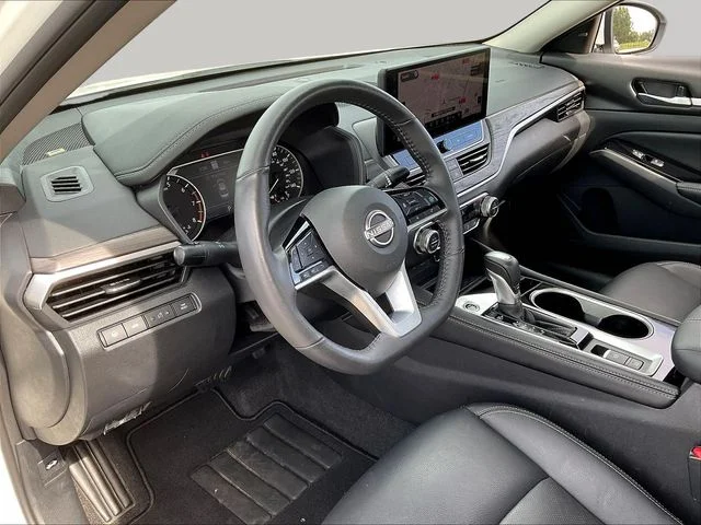 Used 2025 White Nissan 2.5 SL image 18