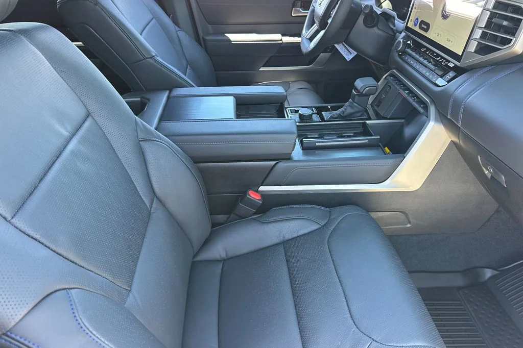 New 2026 Wind Chill Pearl <sup>1</sup> Toyota  Platinum image 17