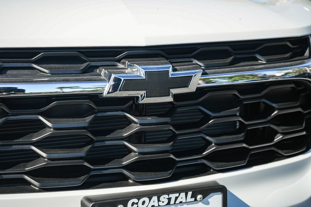 New 2026 Summit White Chevrolet LT image 9