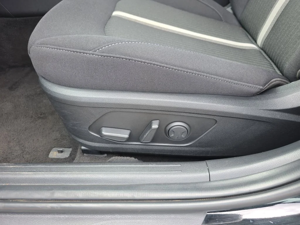 Used 2024 Onyx Black Hyundai SEL image 12
