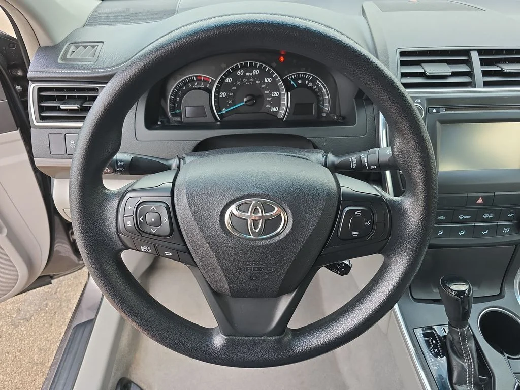 Used 2015 Gray Toyota LE image 25