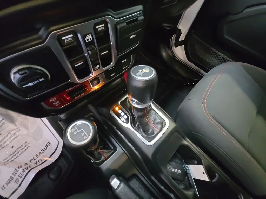 Used 2019 White Jeep Unlimited Rubicon image 18