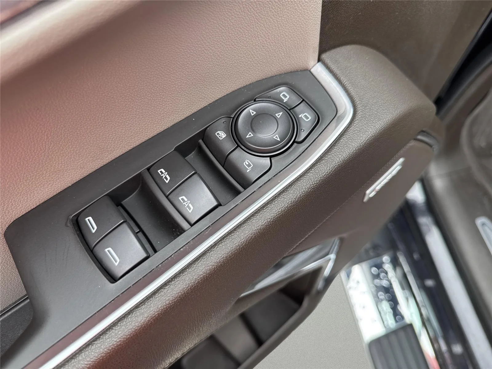 Used 2024 Titanium Rush Metallic GMC SLT image 17