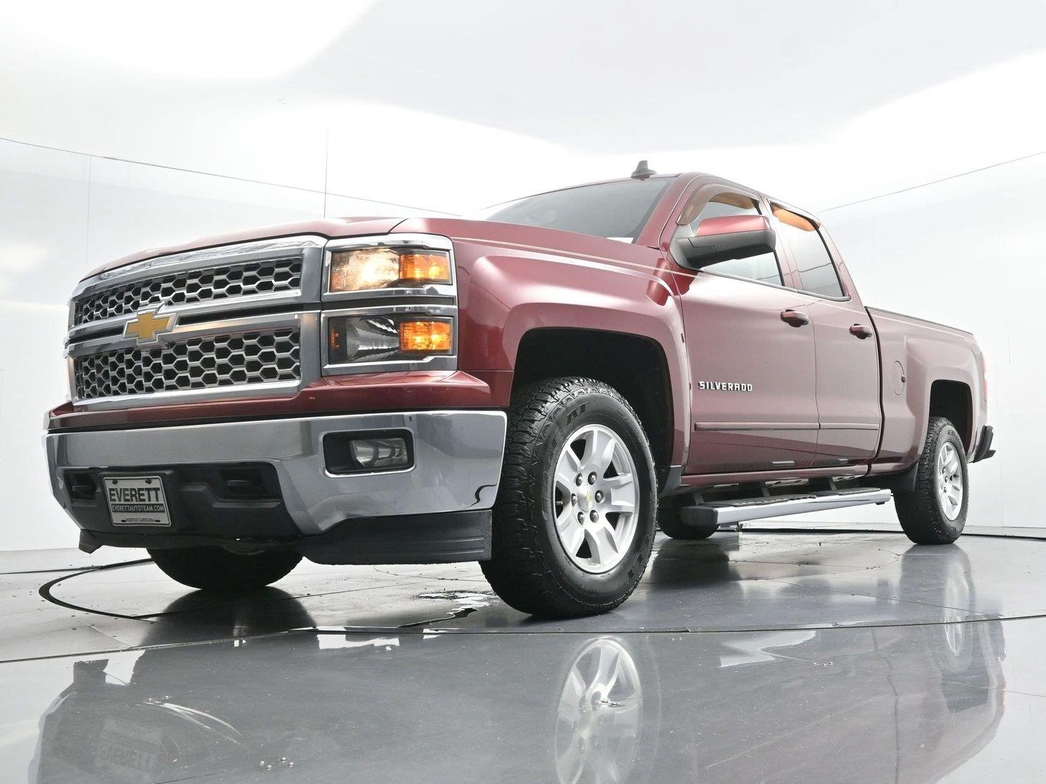 Used 2015 DEEP RUBY METALLIC Chevrolet LT image 41
