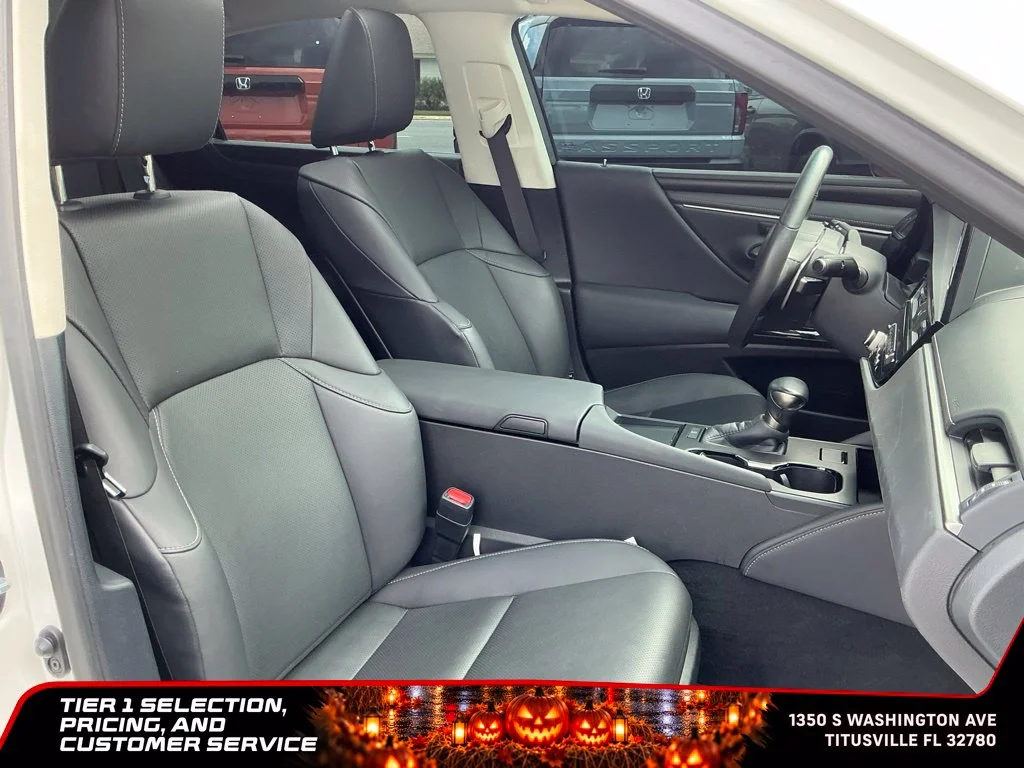 Used 2024 White Lexus 350 image 14