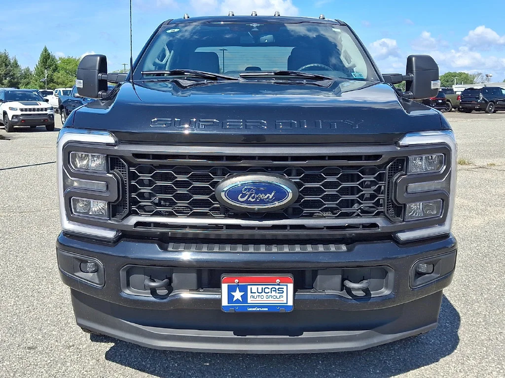 Used 2023  Ford XL image 4