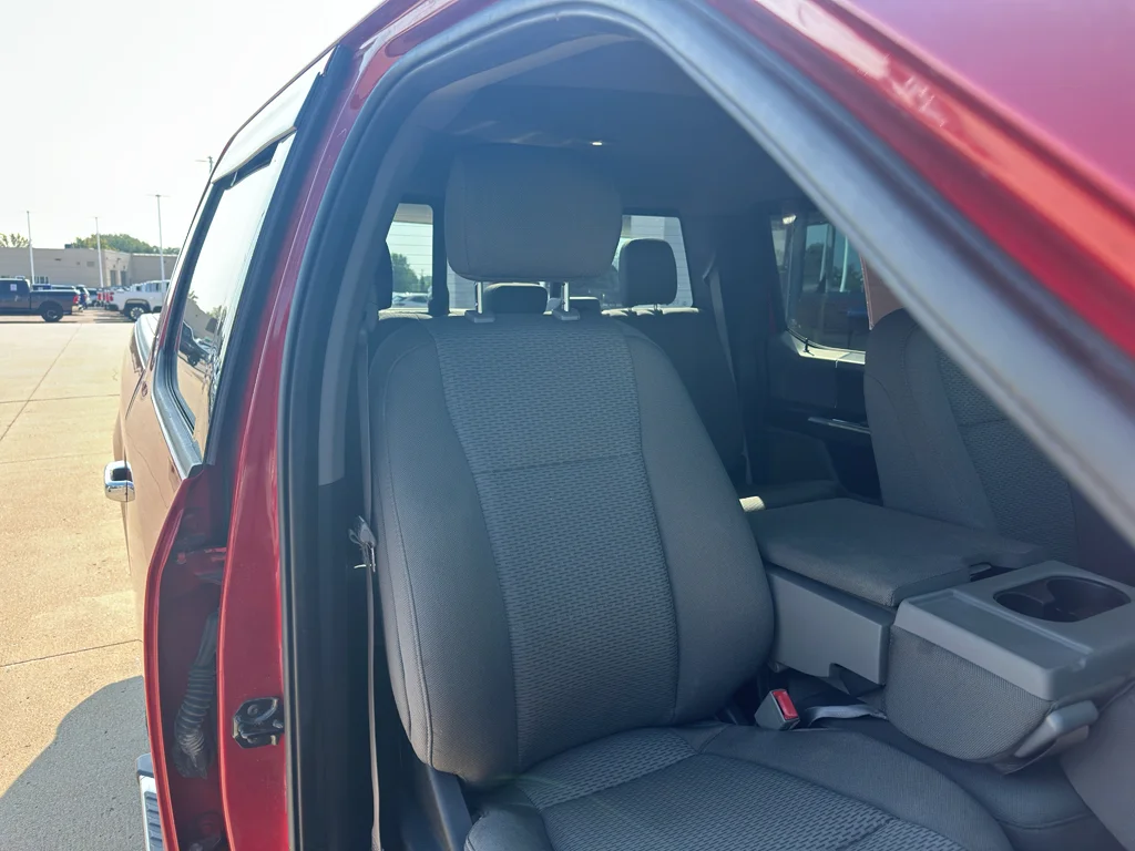 Used 2020 Rapid Red Metallic Tinted Clearcoat Ford XLT image 26