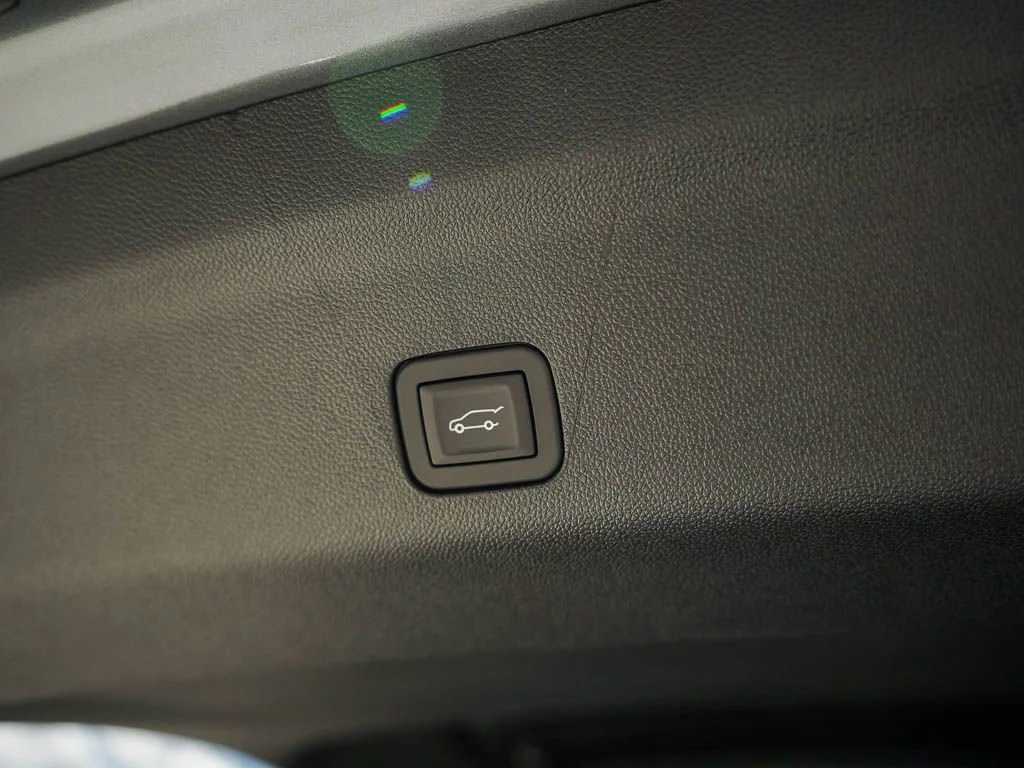 New 2026 Sterling Metallic GMC Elevation image 9