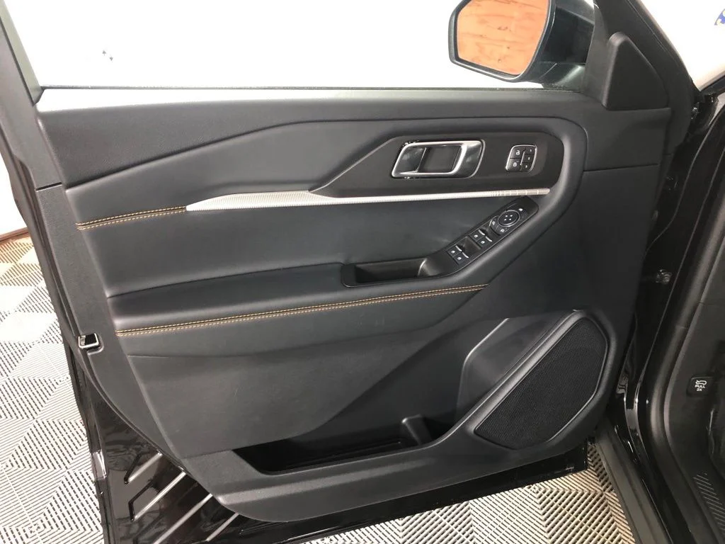 New 2026 Agate Black Metallic Ford Tremor® image 9