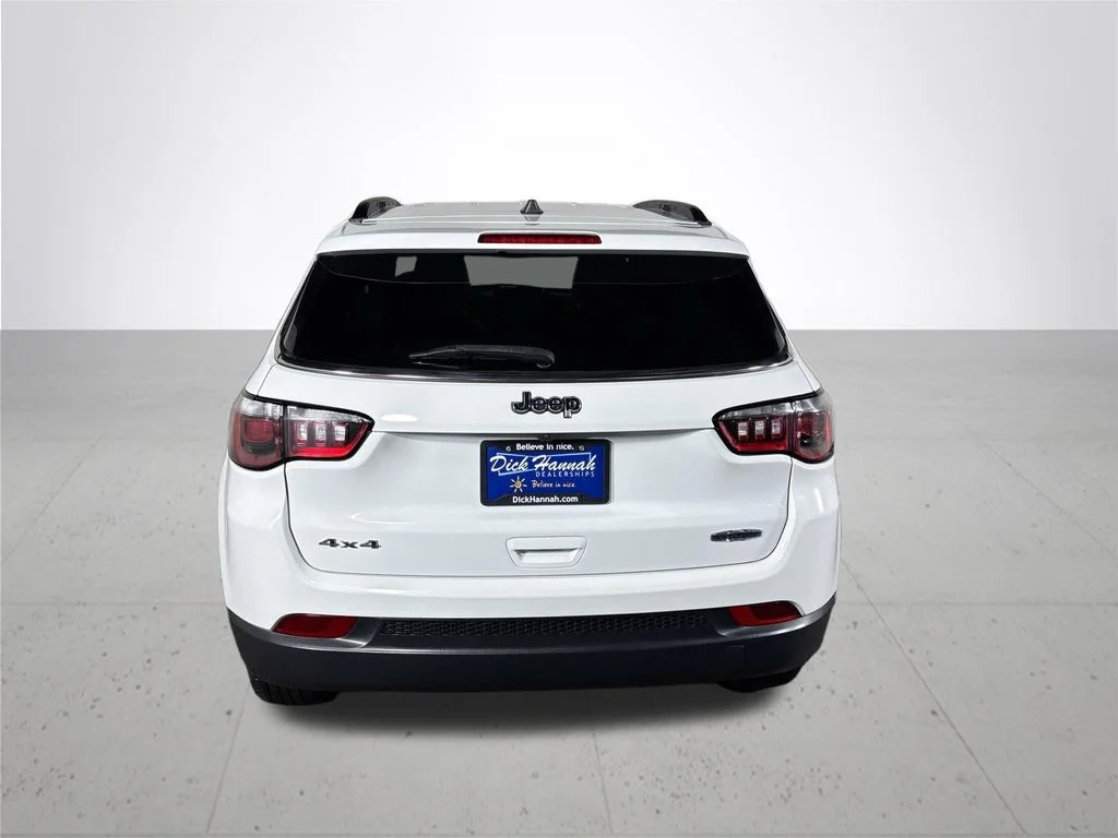 Used 2024 White Jeep Latitude image 7