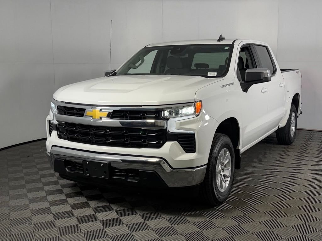 Used 2025 White Chevrolet LT image 10
