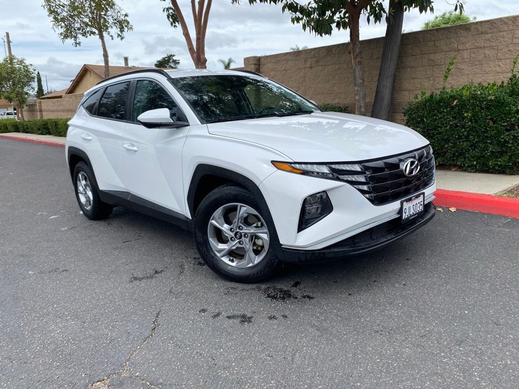 Used 2024 White Hyundai SEL image 1