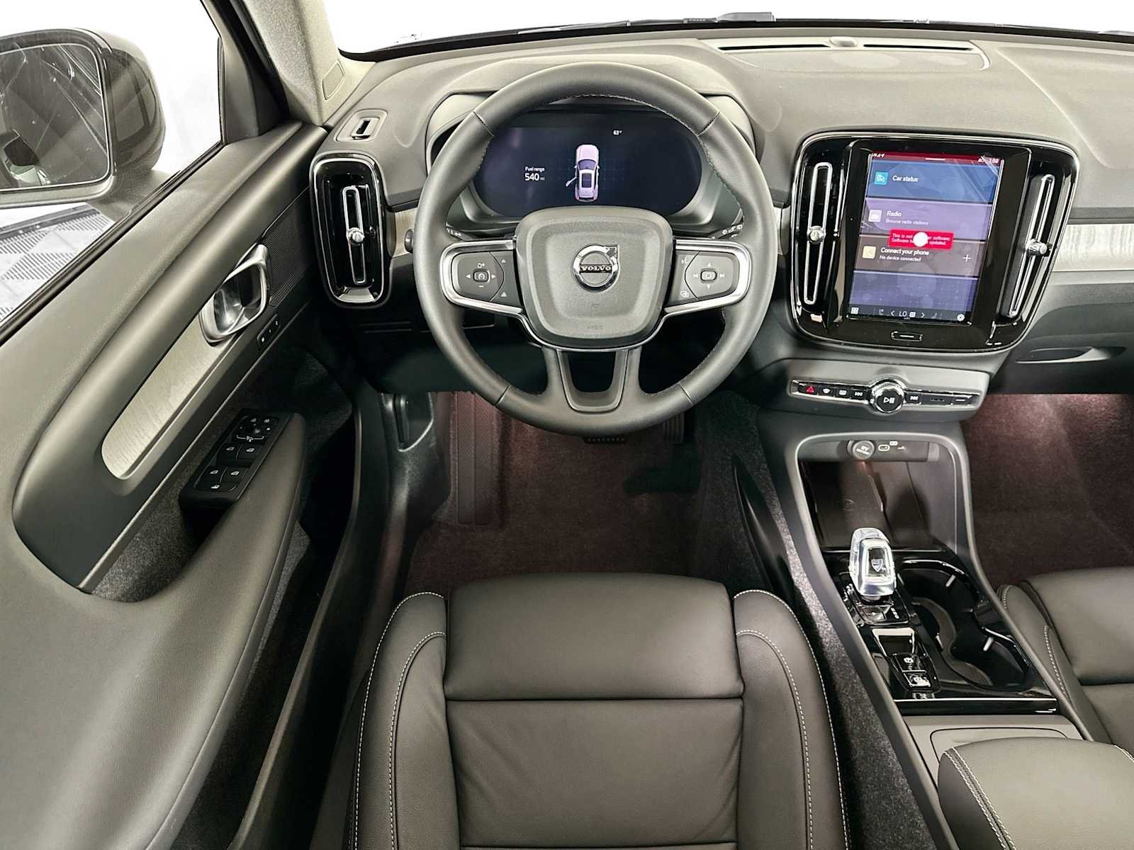 2025 Volvo XC40 Plus - Photo 18