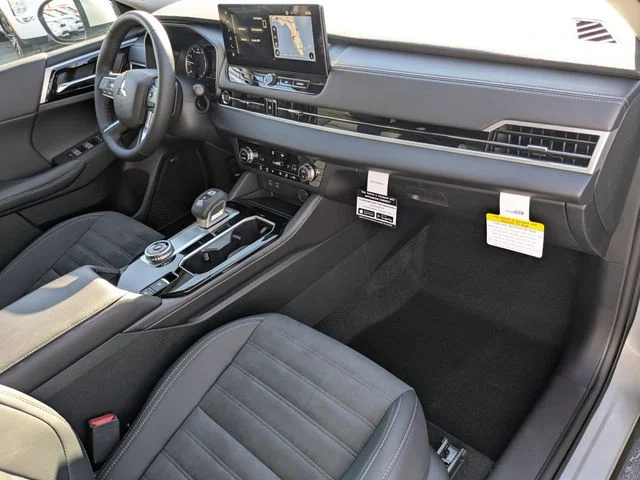 New 2026 Silver Mitsubishi SE image 15