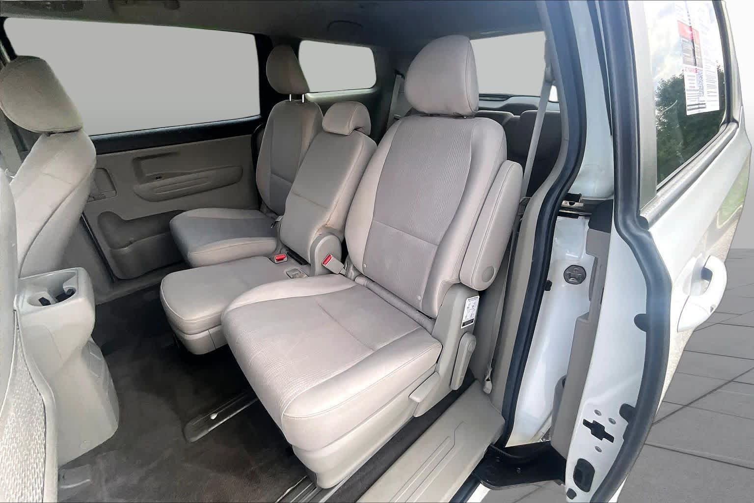 Used 2021 Snow White Pearl Kia LX image 19