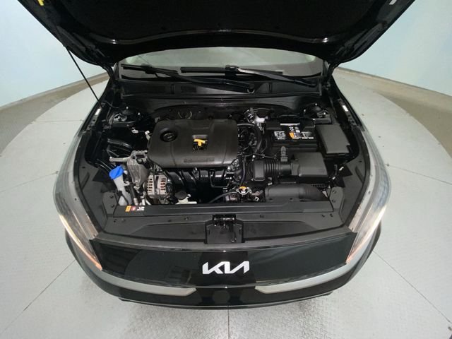Used 2023 Black Kia LXS image 24