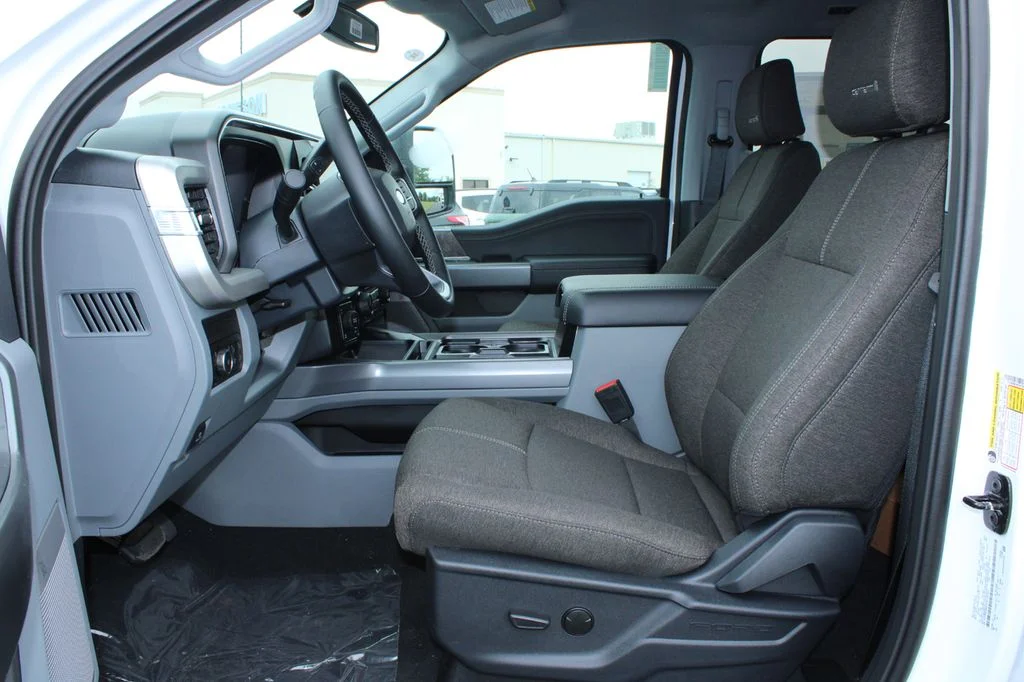 New 2027 Oxford White Ford F-350® XLT image 44